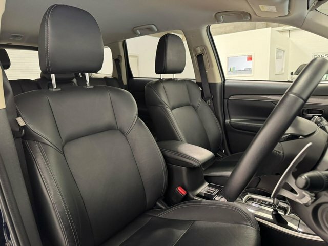 Mitsubishi Outlander 2.4 Outlander Design Phev Cvt 4Wd Black #86