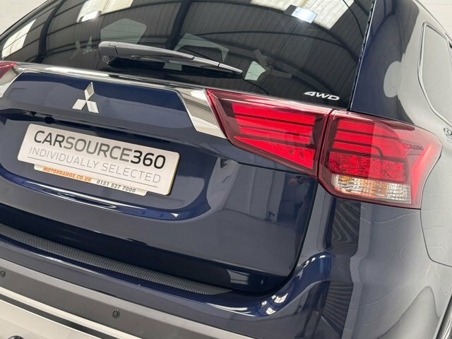 Mitsubishi Outlander 2.4 Outlander Design Phev Cvt 4Wd Black #44
