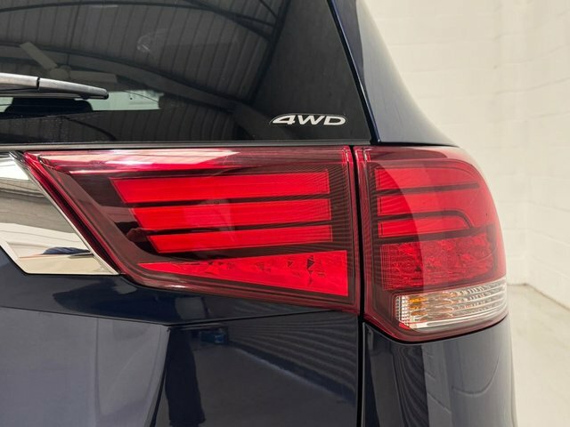 Mitsubishi Outlander 2.4 Outlander Design Phev Cvt 4Wd Black #42