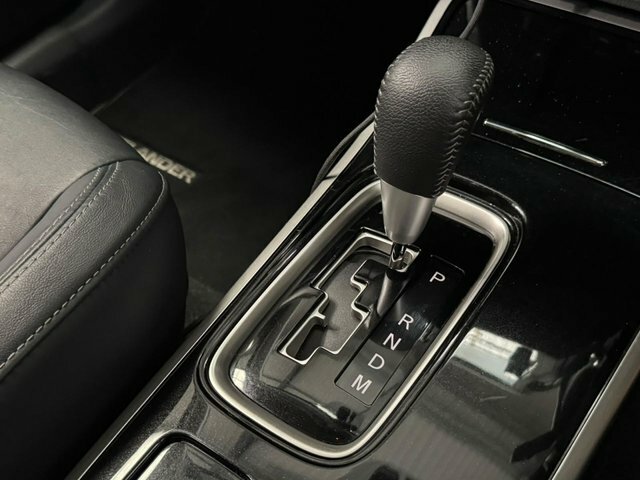 Mitsubishi Outlander 2.4 Outlander Design Phev Cvt 4Wd Black #65
