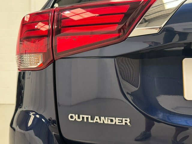 Mitsubishi Outlander 2.4 Outlander Design Phev Cvt 4Wd Black #38