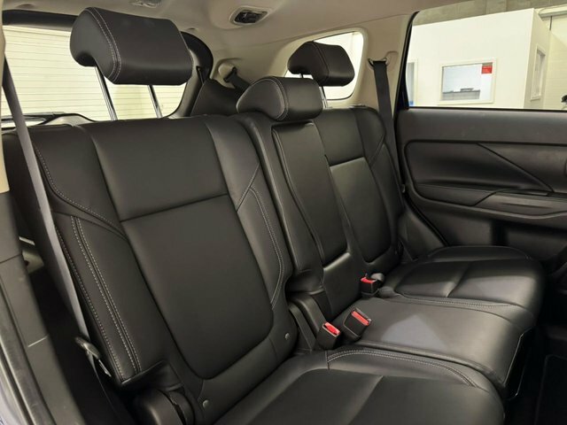 Mitsubishi Outlander 2.4 Outlander Design Phev Cvt 4Wd Black #87