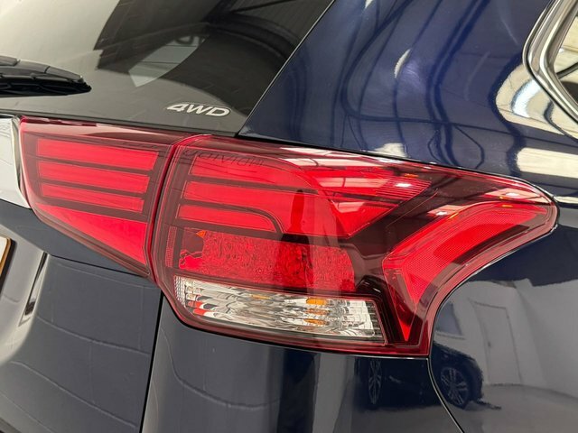 Mitsubishi Outlander 2.4 Outlander Design Phev Cvt 4Wd Black #26