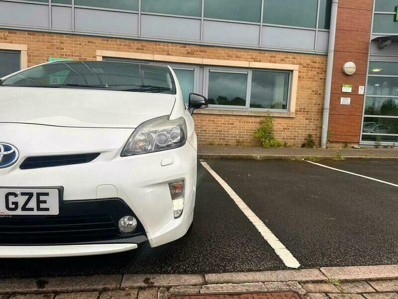 Toyota Prius 1.8 Vvt-h T Spirit White #2