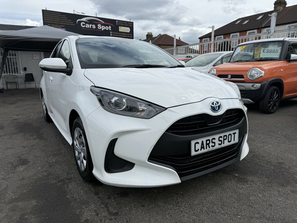 Toyota Yaris Hatchback 1.5 Vvt-h Design E-cvt Euro 6 Ss White #2