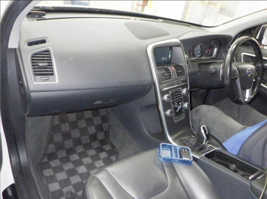 Volvo XC60 2.0 T5 Se Nav Fresh Import Verified Mile Finance A White #5