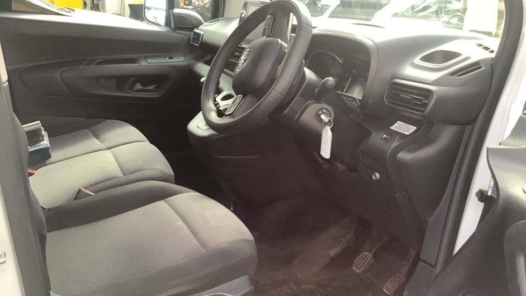 Toyota Proace City City Icon L2 Lwb Twin Slider White #5