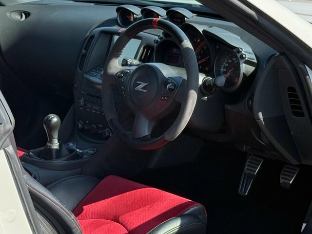 Nissan 370Z  White #38