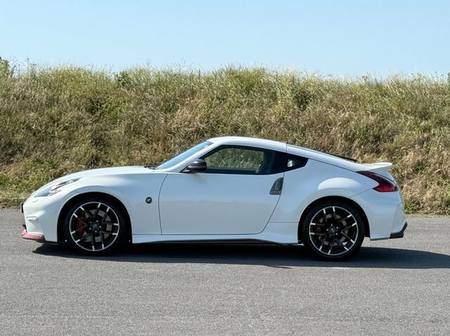 Nissan 370Z  White #60