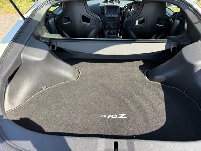 Nissan 370Z  White #31