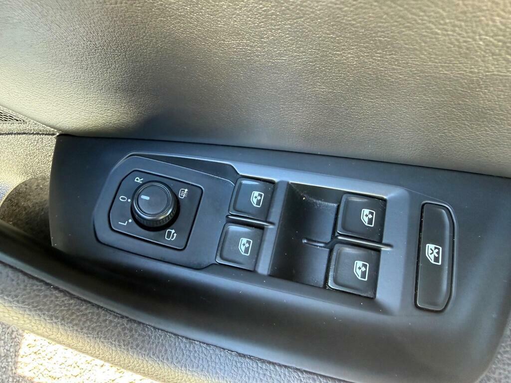 Volkswagen Passat Blue #24