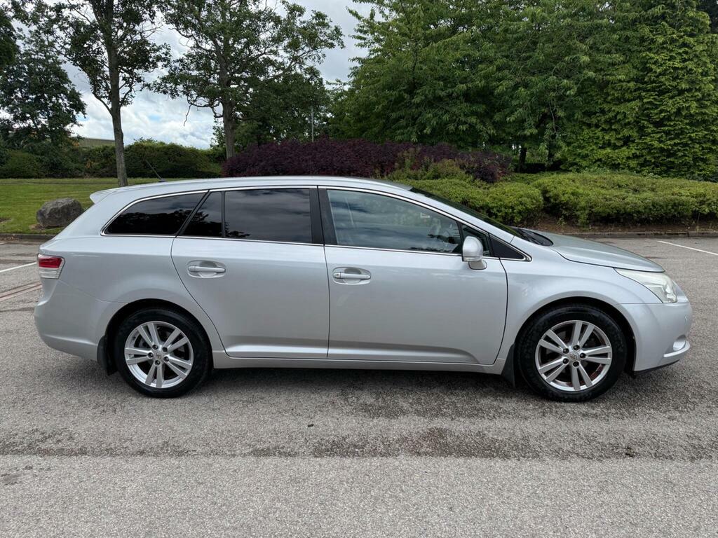 Toyota Avensis 1.8 V-matic T4 Tourer Euro 5 Silver #2