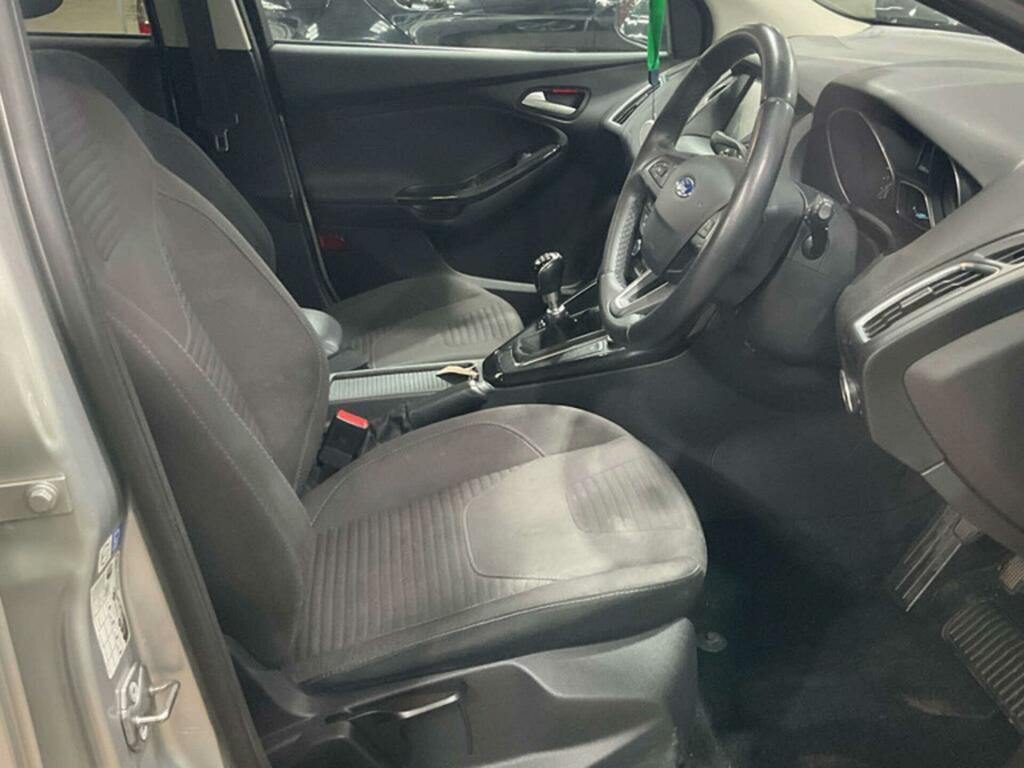 Ford Focus Titanium Silver #3