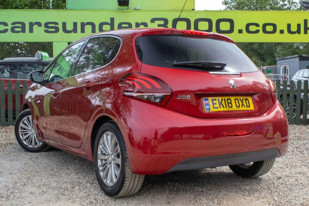 Peugeot 208 Allure EK18OXD Red #4