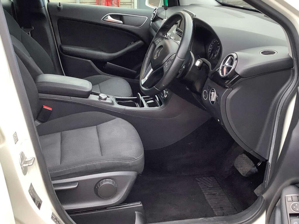 Mercedes-Benz B Class Se White #3