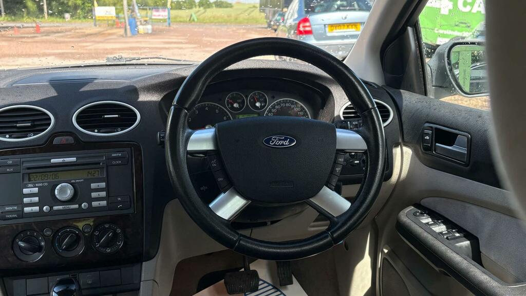 Ford Focus Zetec Climate 16V 5-Door Black #14
