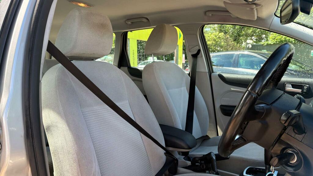 Ford Focus Zetec Climate 16V 5-Door Black #6