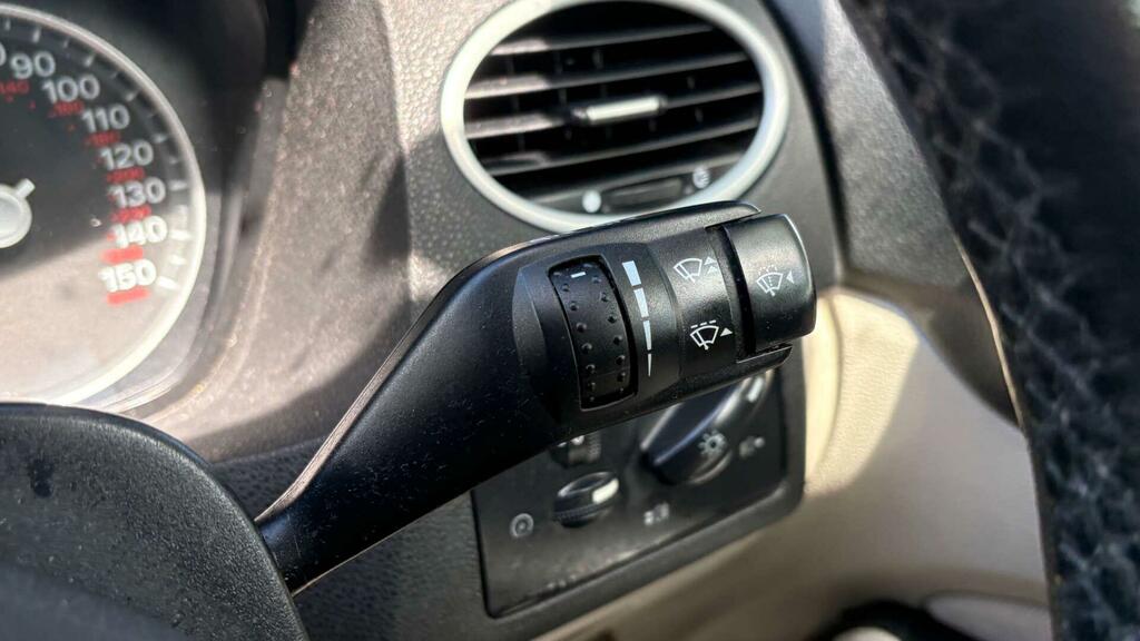 Ford Focus Zetec Climate 16V 5-Door Black #19