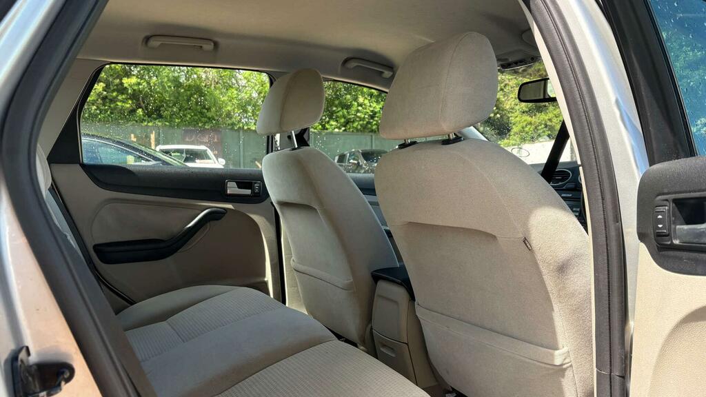 Ford Focus Zetec Climate 16V 5-Door Black #7