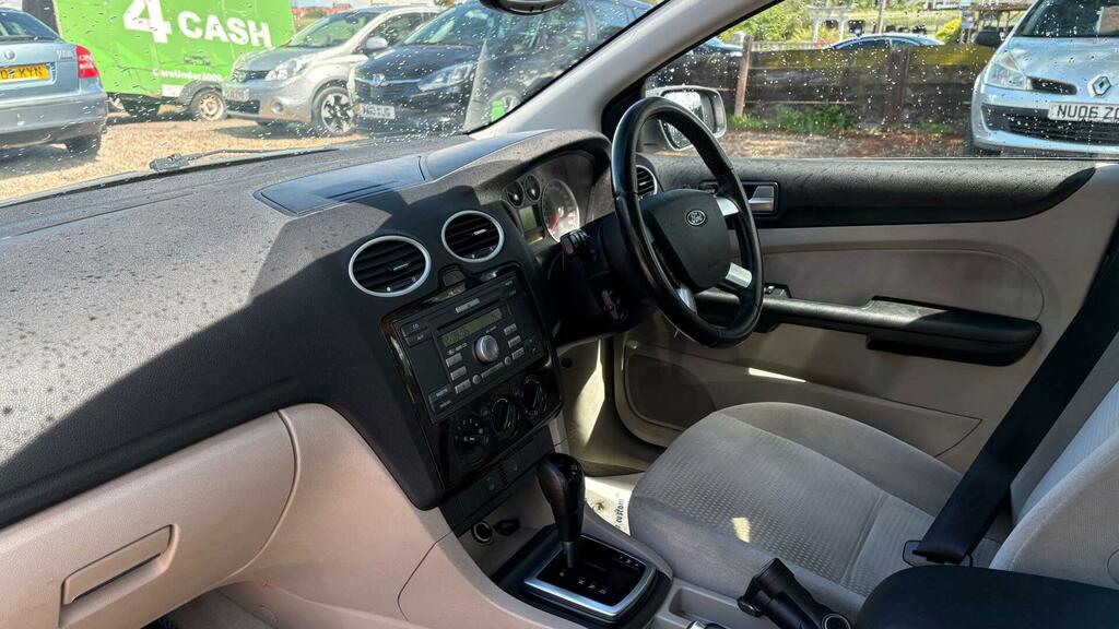 Ford Focus Zetec Climate 16V 5-Door Black #12