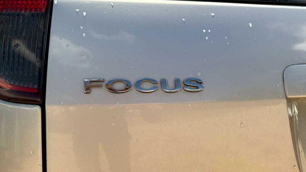 Ford Focus Zetec Climate 16V 5-Door Black #35