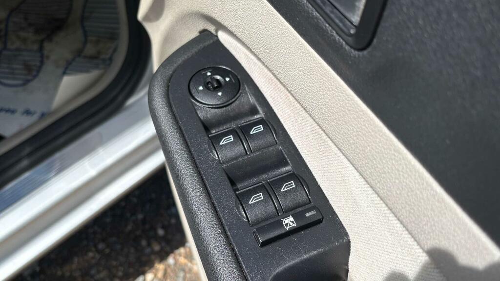 Ford Focus Zetec Climate 16V 5-Door Black #26