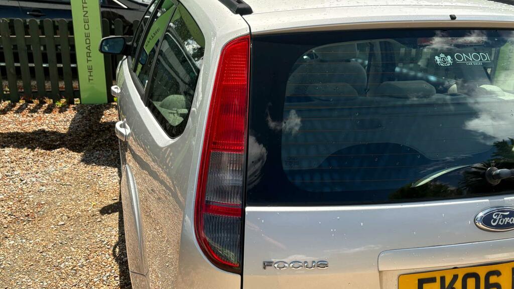 Ford Focus Zetec Climate 16V 5-Door Black #33