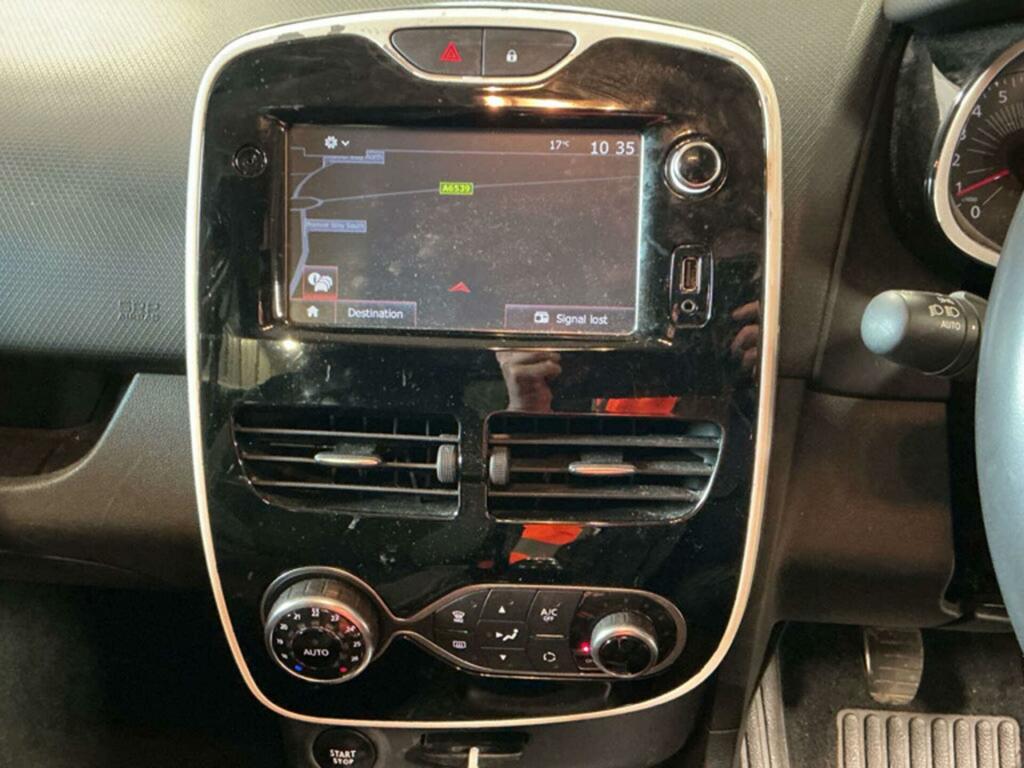 Renault Clio Dynamique S Nav Red #2