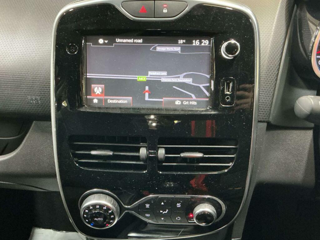 Renault Clio Dynamique S Nav Red #2