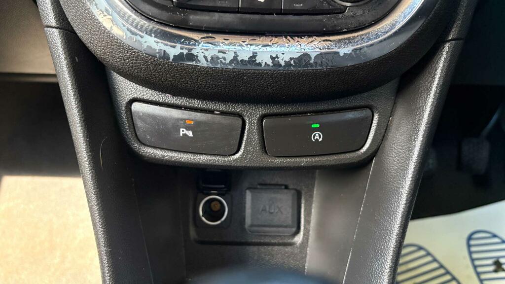 Vauxhall Mokka Hatchback White #26