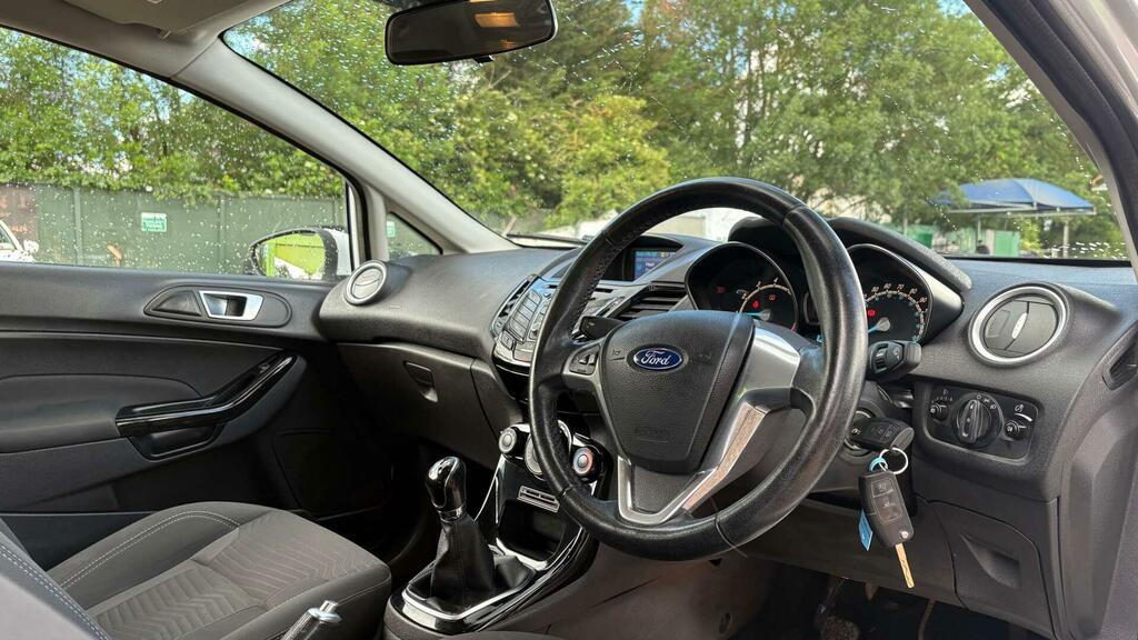 Ford Fiesta 1.2 Studio 59 Bhp Red #7