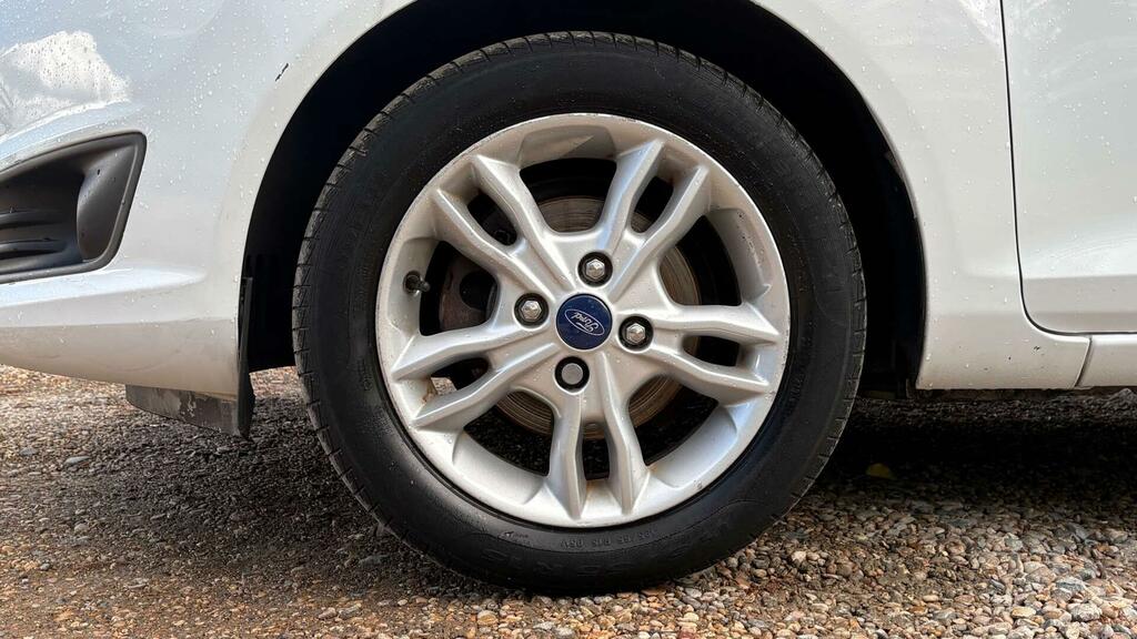 Ford Fiesta 1.2 Studio 59 Bhp Red #27