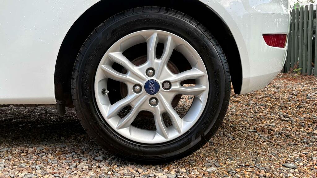 Ford Fiesta 1.2 Studio 59 Bhp Red #30
