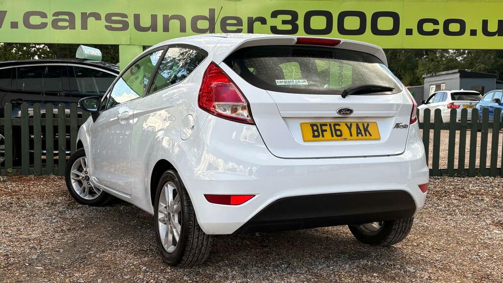 Ford Fiesta 1.2 Studio 59 Bhp Red #4