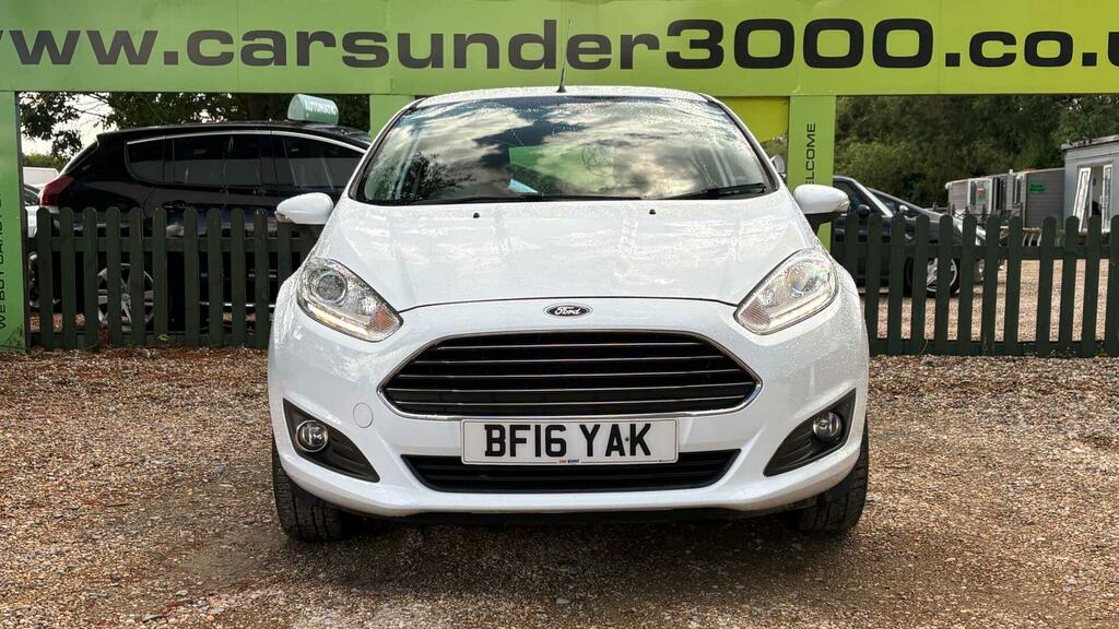 Ford Fiesta 1.2 Studio 59 Bhp Red #2