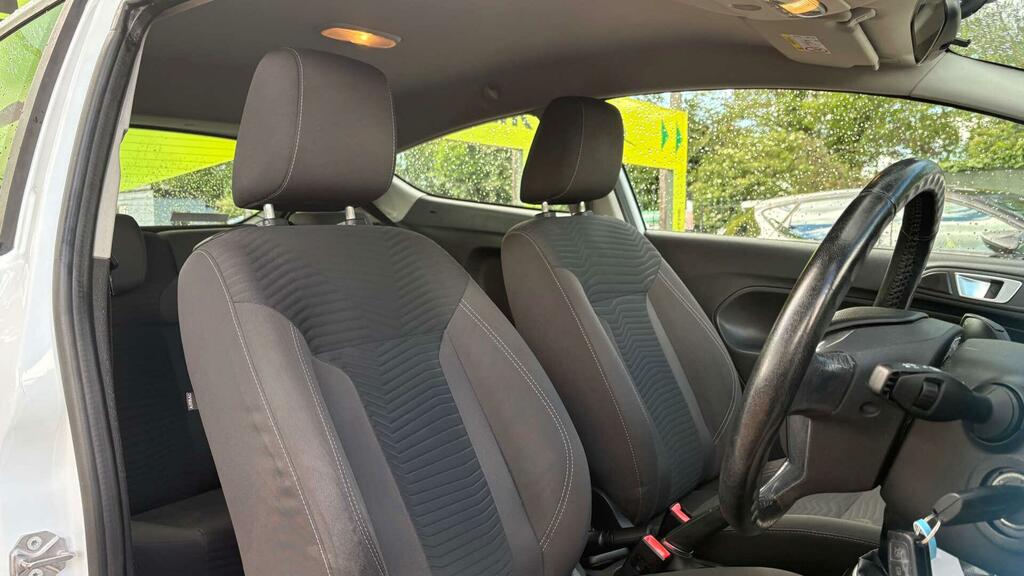 Ford Fiesta 1.2 Studio 59 Bhp Red #8