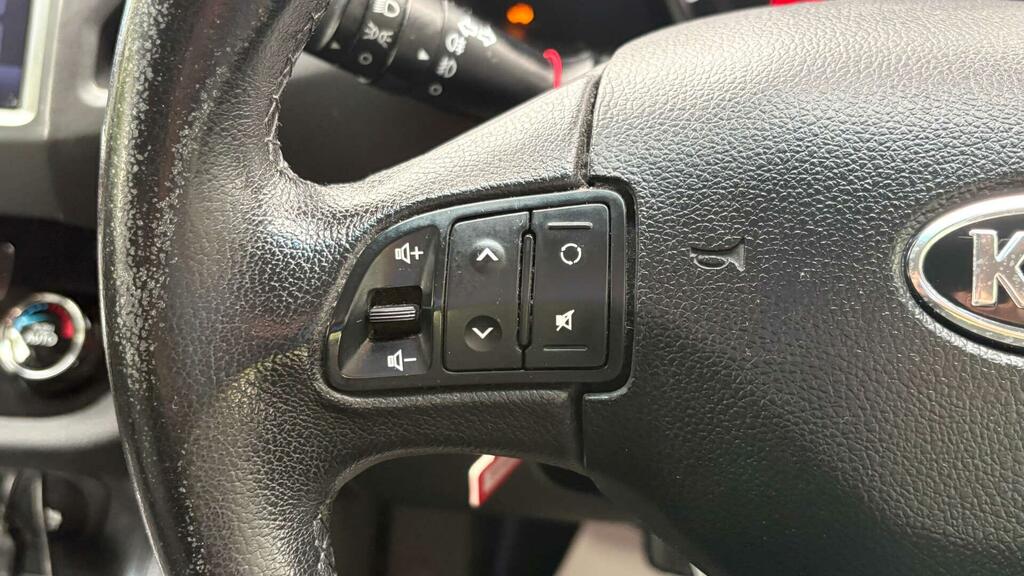 Kia Sportage  White #18