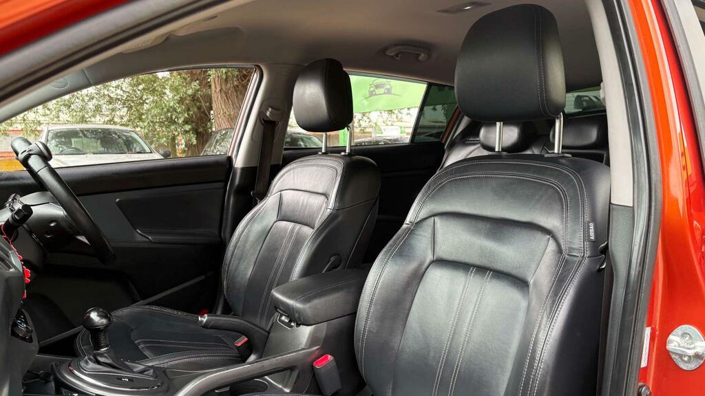 Kia Sportage  White #14