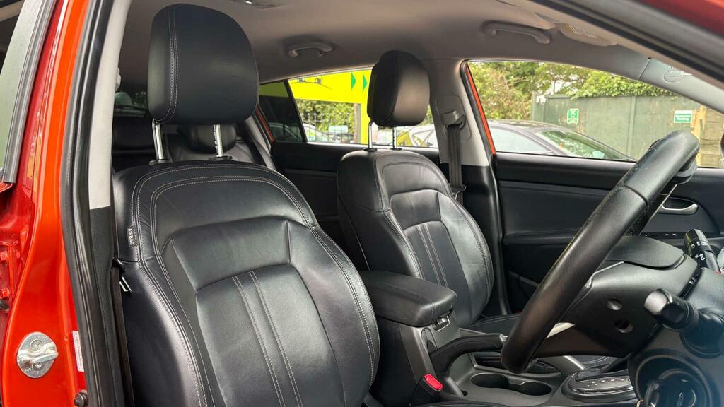 Kia Sportage  White #9