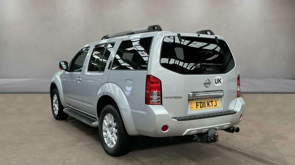 Nissan Pathfinder Tekna Silver #6