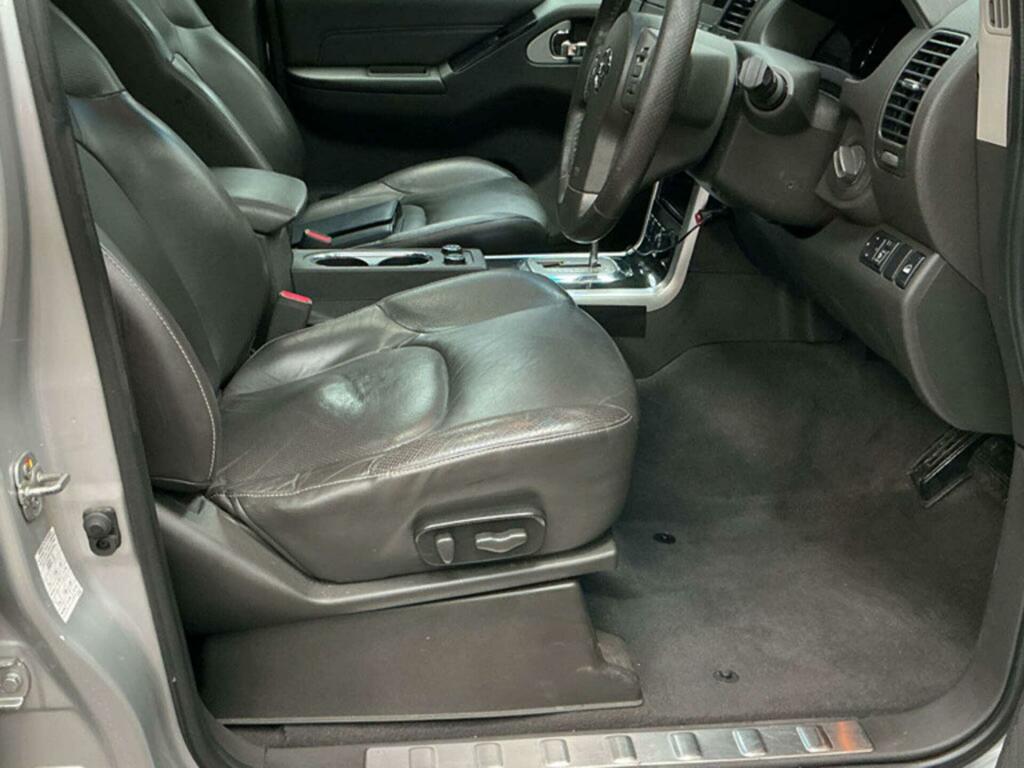 Nissan Pathfinder Tekna Silver #3