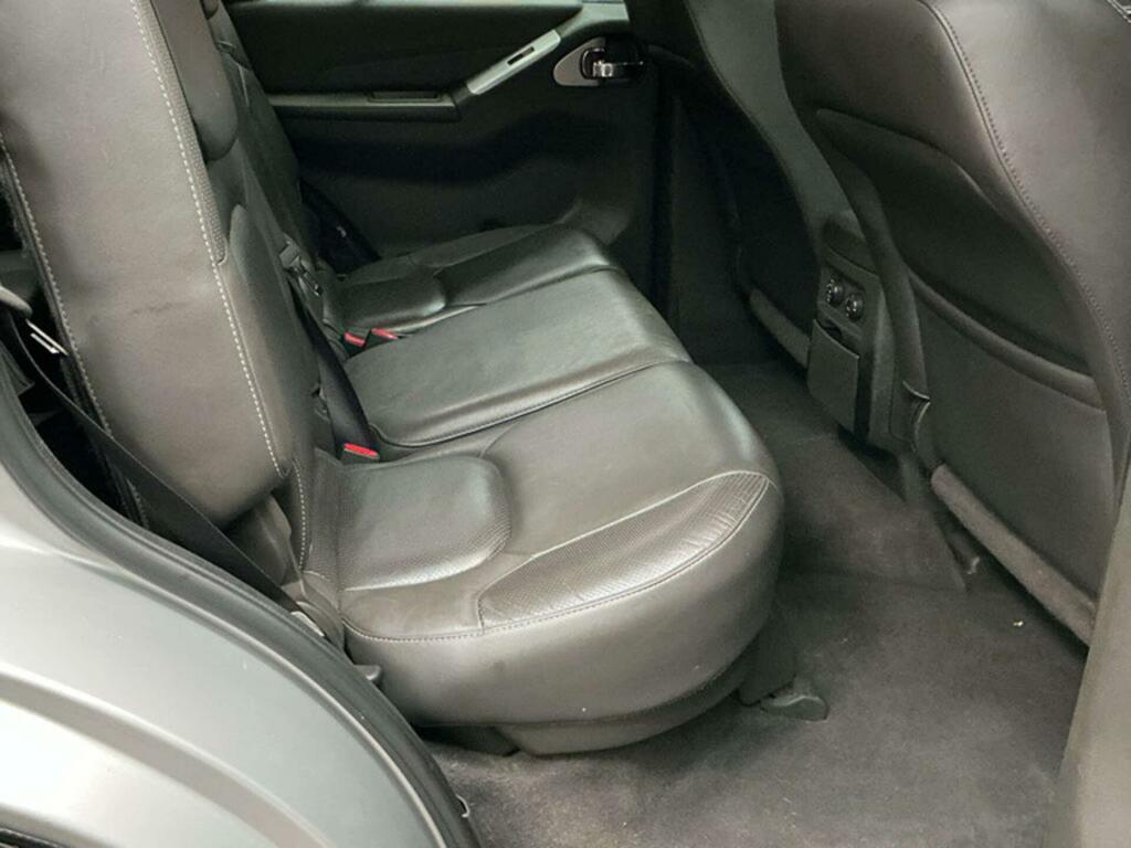 Nissan Pathfinder Tekna Silver #4