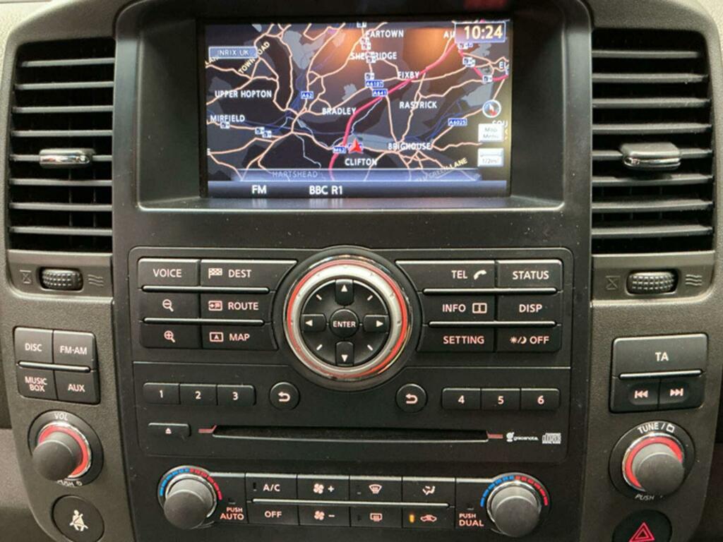 Nissan Pathfinder Tekna Silver #2