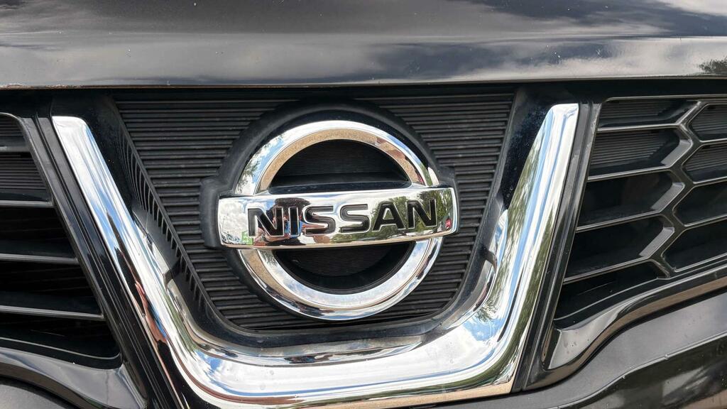 Nissan Qashqai Hatchback White #35