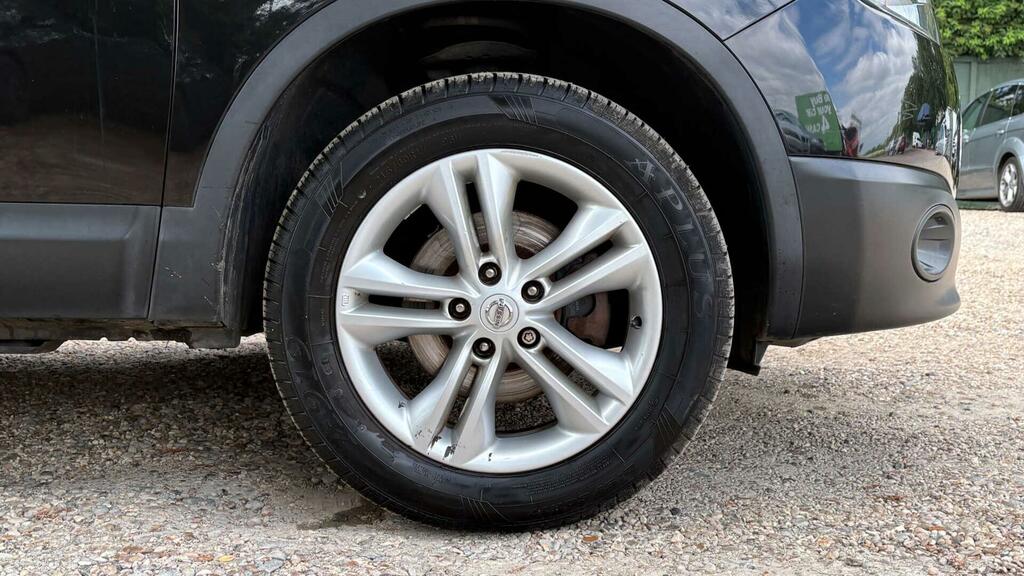 Nissan Qashqai Hatchback White #24