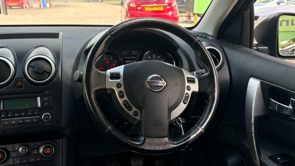 Nissan Qashqai Hatchback White #16