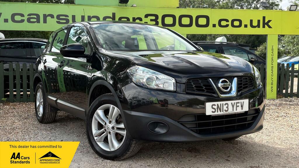 Nissan Qashqai Hatchback White #1