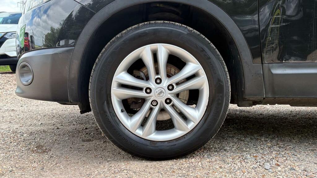 Nissan Qashqai Hatchback White #27