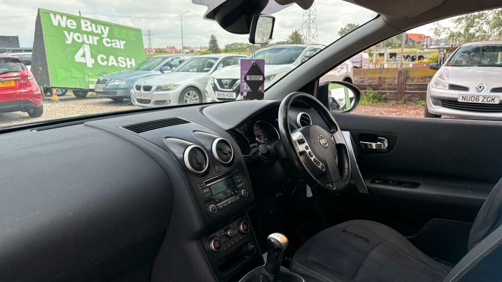 Nissan Qashqai Hatchback White #14