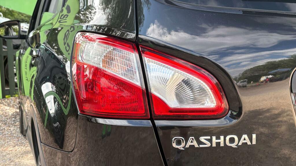 Nissan Qashqai Hatchback White #34